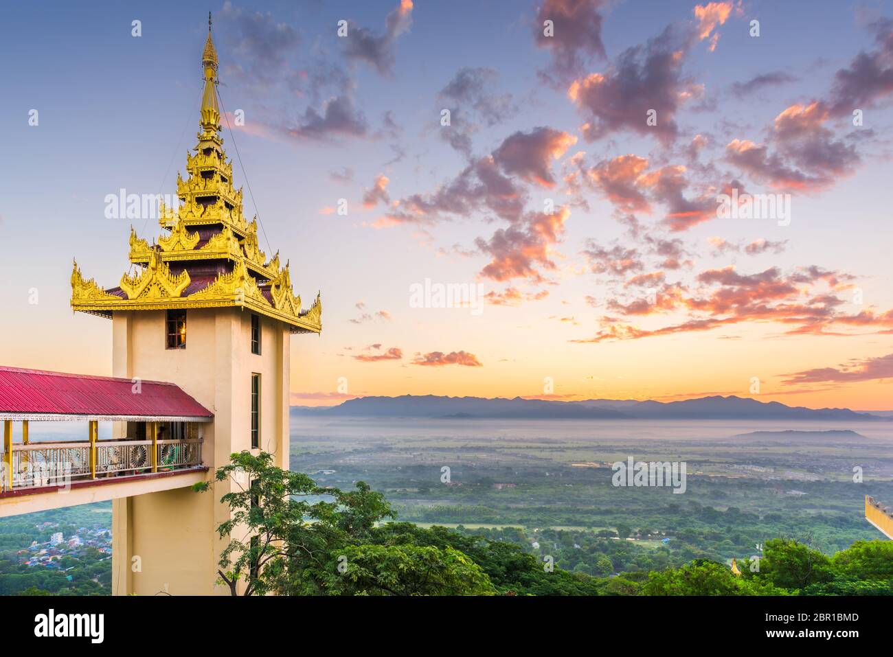 Blick vom Mandalay Hill, Myanmar am Morgen. Stockfoto