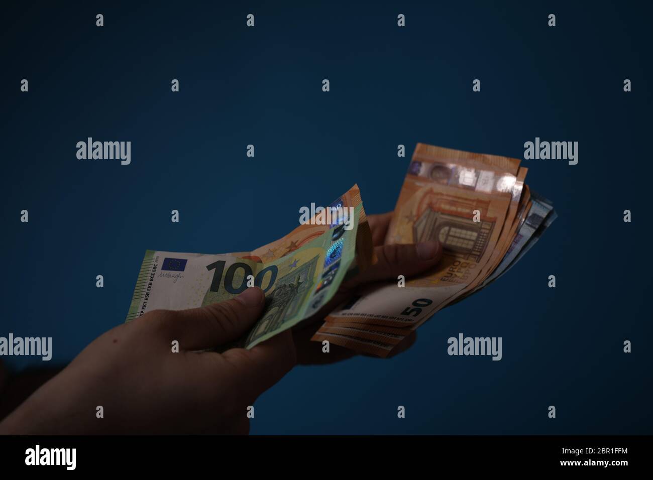 Geld in der Hand Euro Banknote Stockfoto