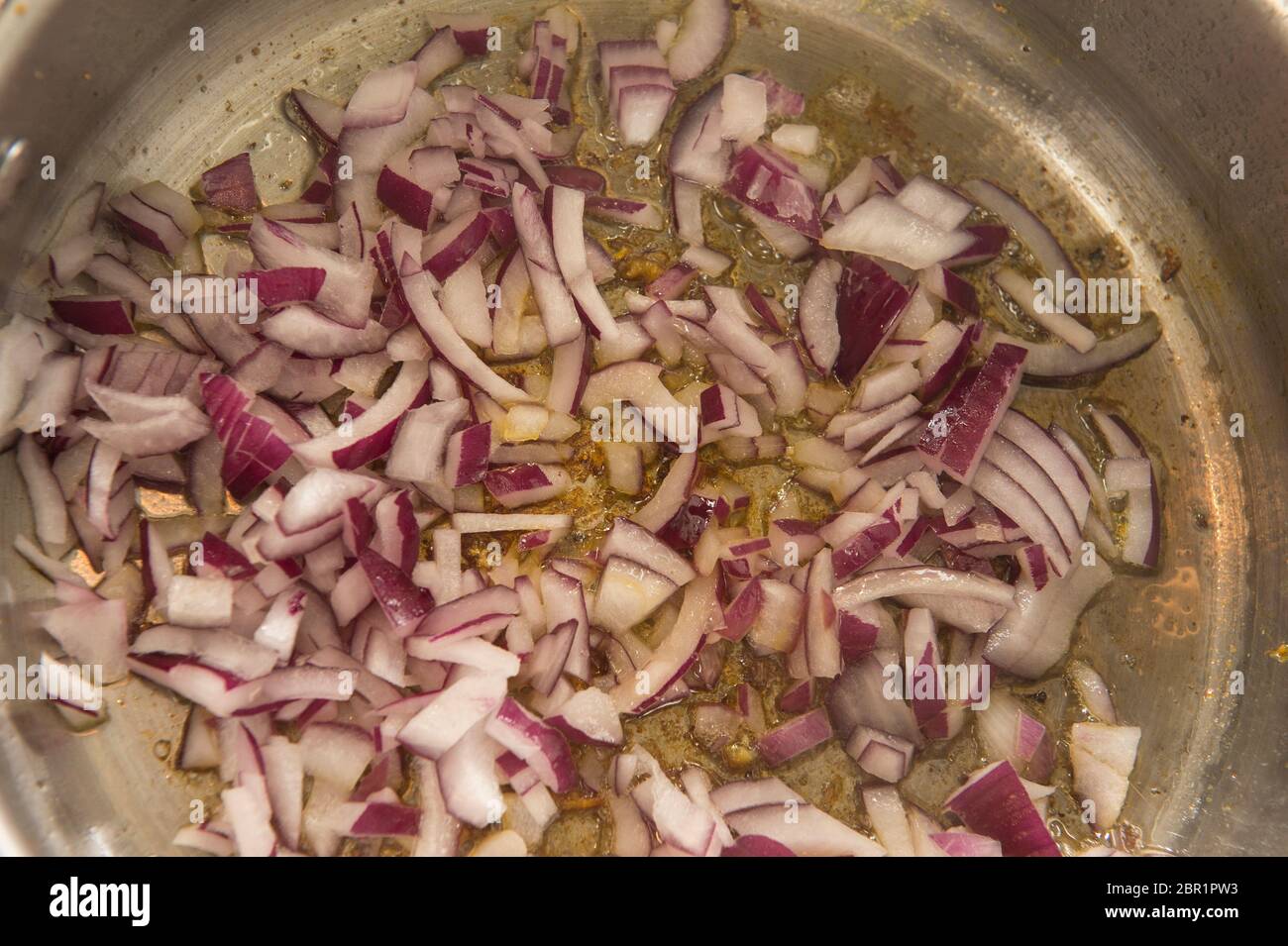 Vorbereitung der spanischen Paella Rezept, eine der Reihenfolge von 18 ...