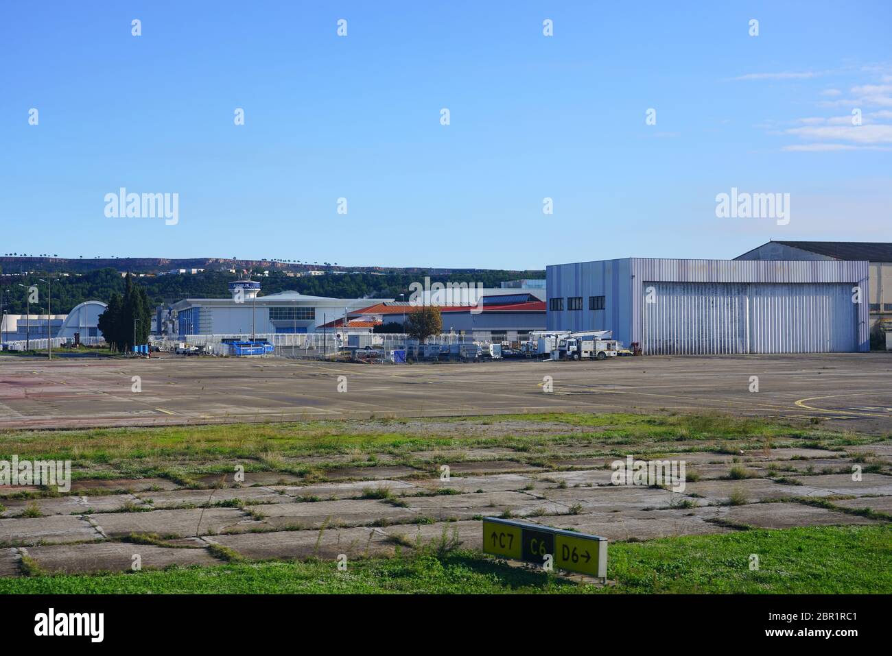 MARSEILLE, FRANKREICH -16 NOV 2019- Blick auf die Airbus-Produktionsstandorte und die Airbus Helicopters-Zentrale am Flughafen Marseille Provence (MRS Stockfoto
