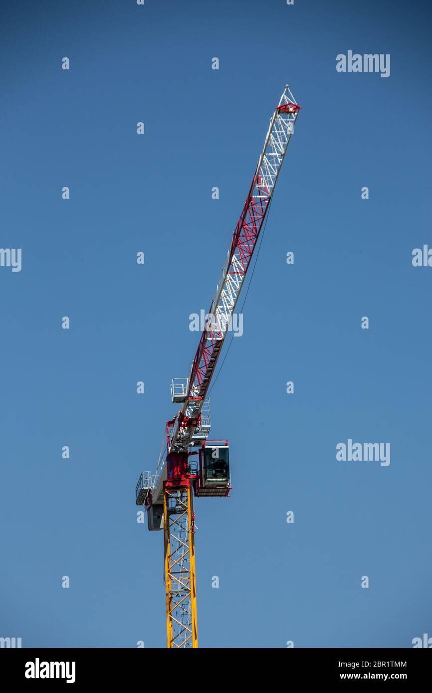 Großer Kran auf der Baustelle Stockfoto