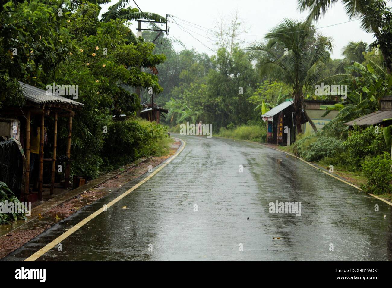 Superzyklon Amphan Sturm um den heutigen Nachmittag, als es sich nordwärts über die Bucht von Bengalen bewegt und West Bengal-Bangladesch Küsten zwischen Digha und Hatia Inseln durchquert. Der Superzyklon Amphan Sturm lag 155km südöstlich von Paradip, Odisha, 280 km südlich von Digha,West Mednipore,Howrah,Hooghly, Im Süden und Norden 24 werden Parganas und Kolkata Distrikte von Westbengalen starke bis extrem starke Niederschläge erleben. Die Landung wird zwischen Nachmittag und Abend erwartet. (Foto von Soumadip das/Pacific Press/Sipa USA) Stockfoto