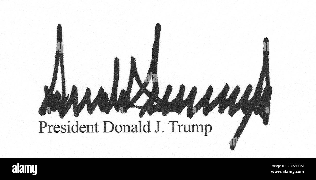 Dies ist die unverwechselbare Unterschrift von Donald J. Trump, dem 45. Präsidenten der Vereinigten Staaten von Amerika. Sein stilisiertes Autograph ist seit seiner Amtsüberlassung im Januar 2017 auf offiziellen Dokumenten erschienen. Diese dicke Filzstiftinschrift wurde von einem Brief kopiert, der 2020 aus dem Weißen Haus an seine amerikanischen Mitbürger geschickt wurde. Trumps mutige Unterschrift ist aus weniger ausgeklügelten Versionen seines Namens entstanden, die der 74-jährige Geschäftsmann früher in seinem Leben eingeschrieben hatte. Stockfoto