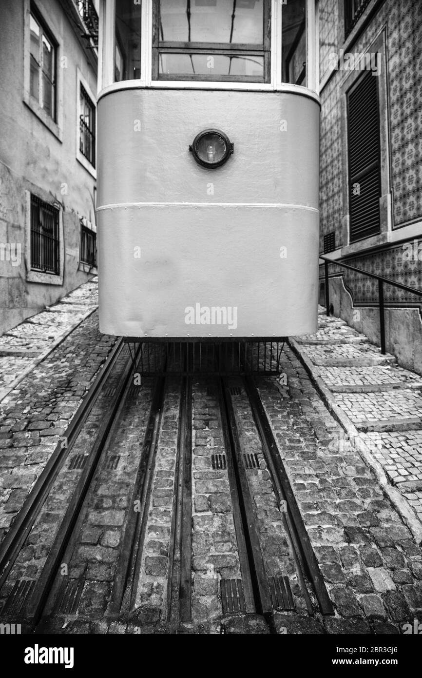 Typische Lissaboner Straßenbahn, alten Stadt von Portugal Stockfoto