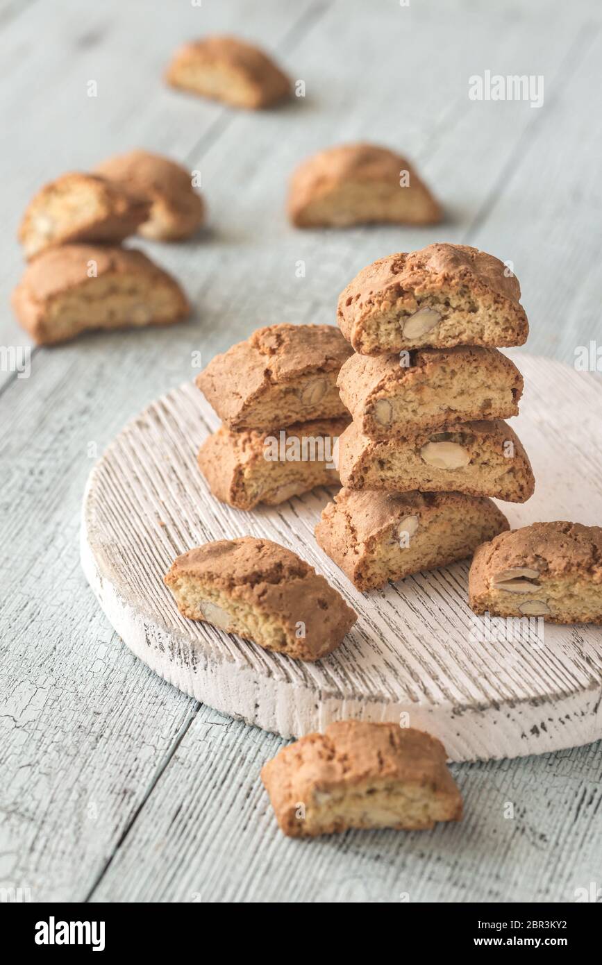 Cantuccini auf das Holzbrett Stockfoto