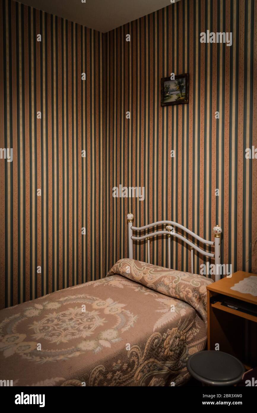 Retro hotel room old 70s Fotos und Bildmaterial in hoher Auflösung