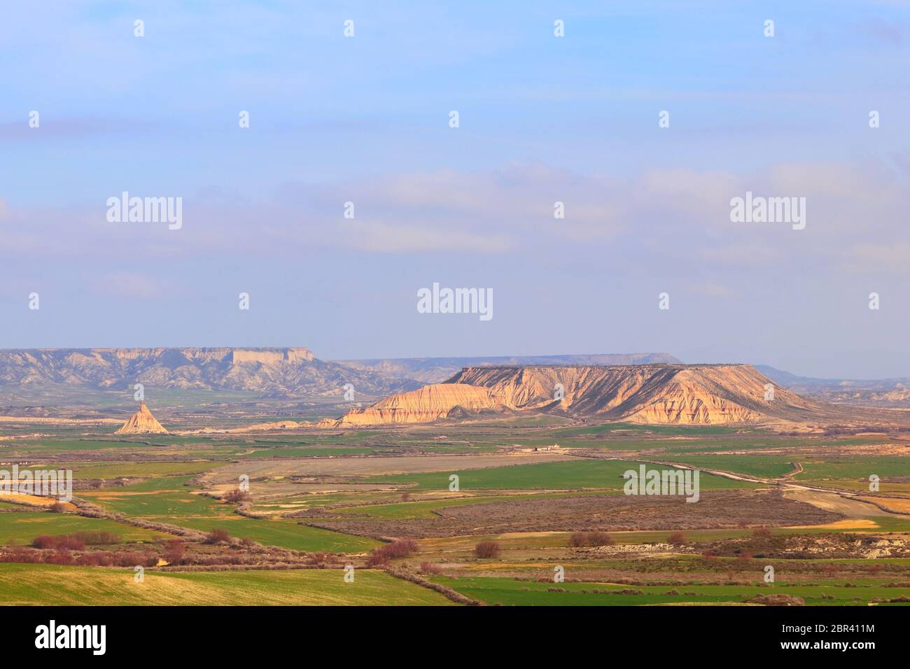 Panoramasicht auf die halbwüste Naturregion Bardenas Reales, UNESCO Biosphärenreservat, Navarra, Spanien Stockfoto