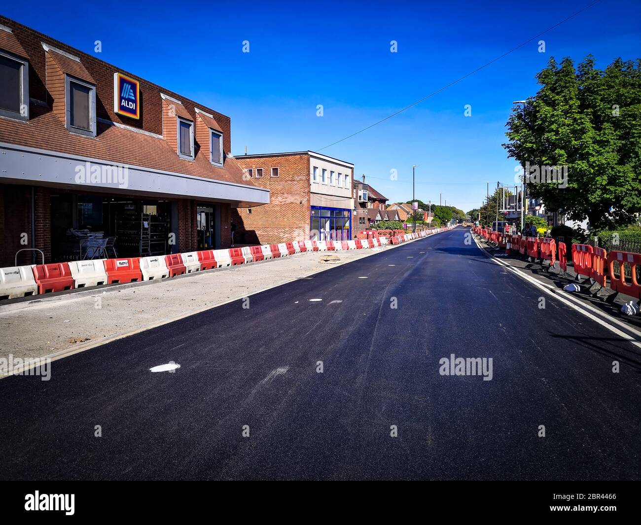 Bournemouth, Großbritannien. Mai 2020. Bournemouth, Großbritannien. Mittwoch, 20. Mai 2020. Die Wallisdown Road ist wegen Reparaturen und Instandsetzung geschlossen. Die Straße ist eine große Durchgangsstraße zwischen Bournemouth und Poole. Kredit: Thomas Faull/Alamy Live News Stockfoto
