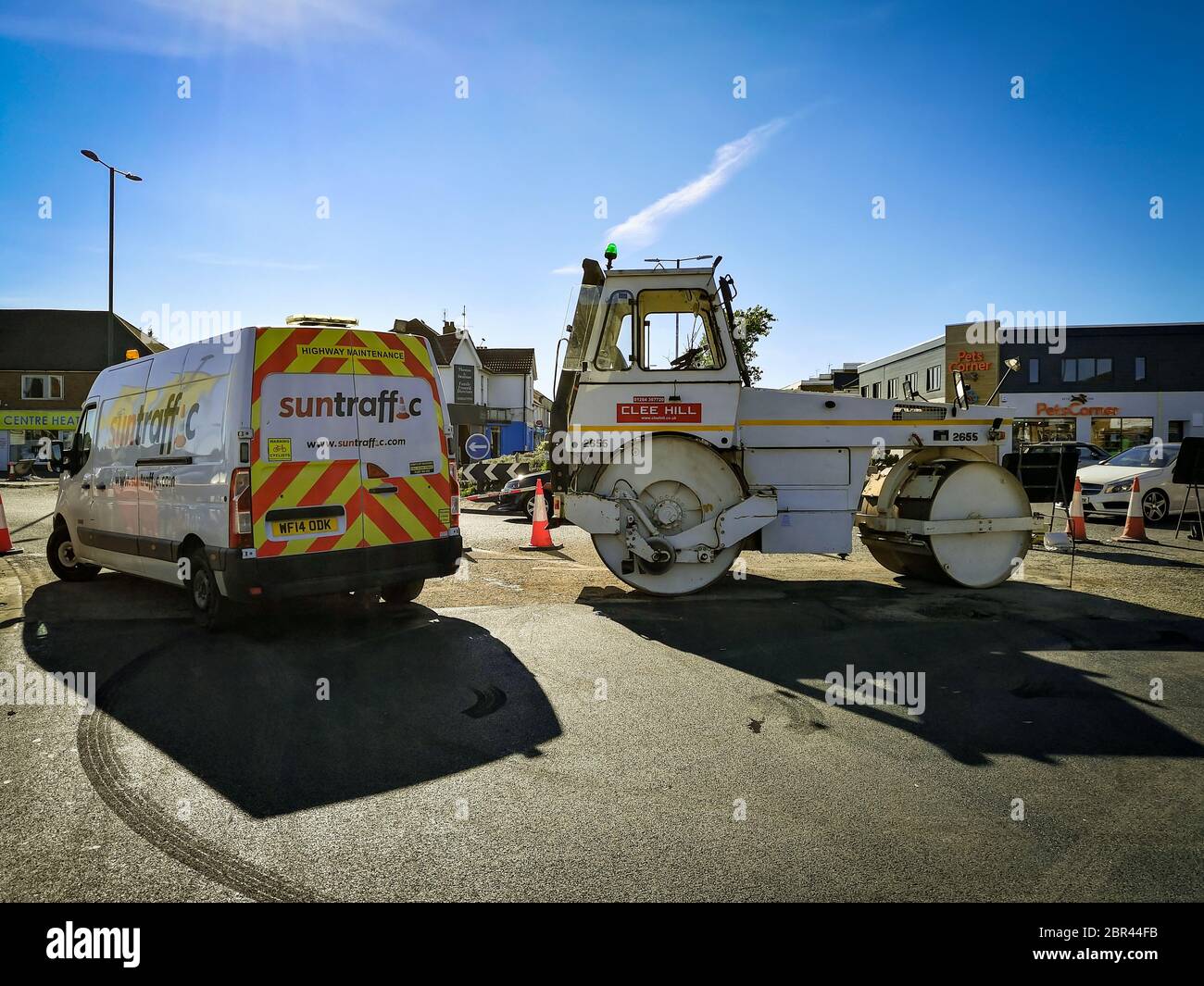 Poole, Großbritannien. Mai 2020. Bournemouth, Großbritannien. Mittwoch, 20. Mai 2020. Die Wallisdown Road ist wegen Reparaturen und Instandsetzung geschlossen. Die Straße ist eine große Durchgangsstraße zwischen Bournemouth und Poole. Kredit: Thomas Faull/Alamy Live News Stockfoto