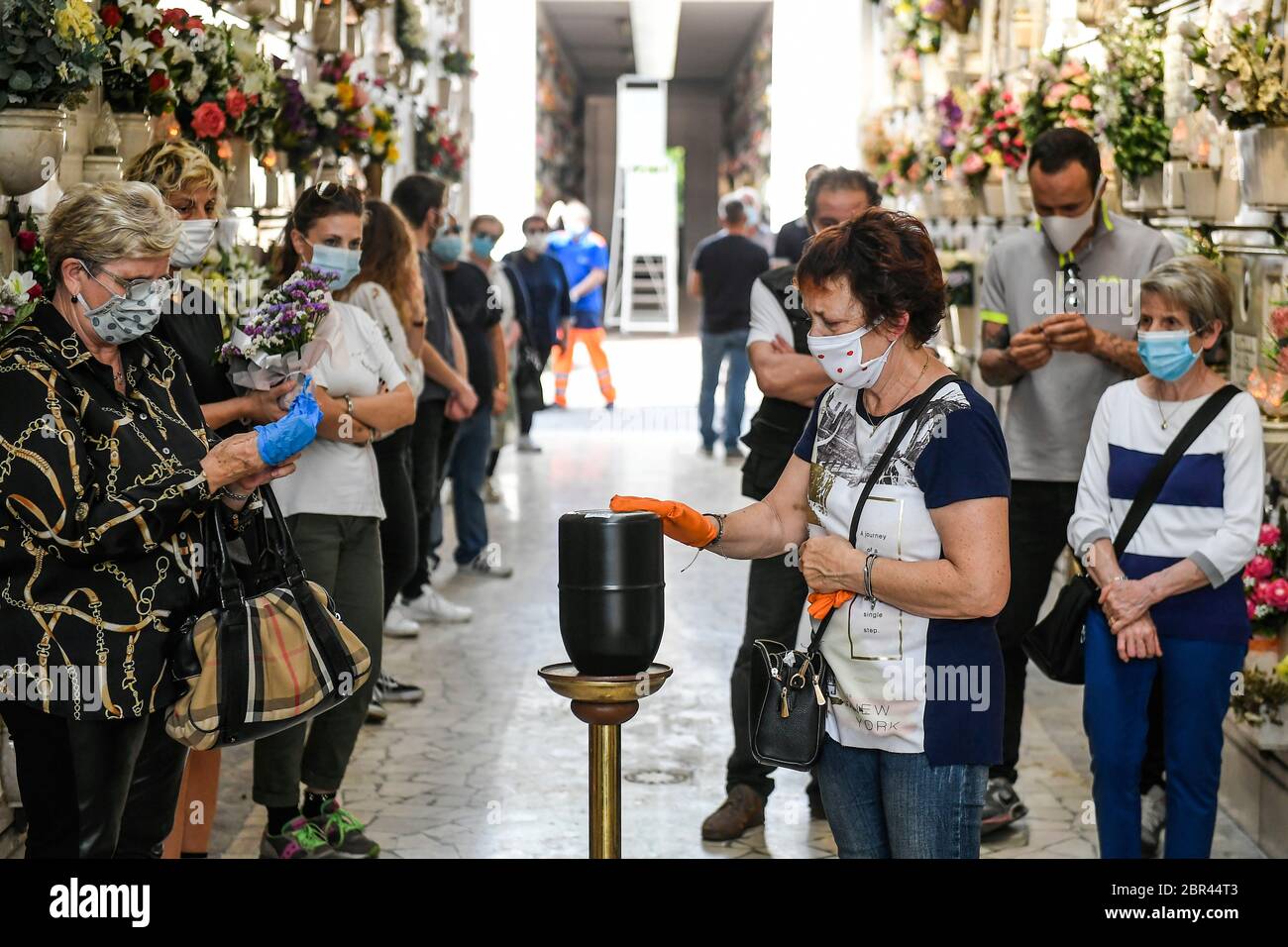 Brescia, Italien, Italien. Mai 2020. 20. Mai 2020, Brescia, Italien: Begräbnis von Meldina Rossini Opfer des letzten Abschieds ihrer Familienangehörigen Quelle: Matteo Biatta/ZUMA Wire/Alamy Live News Stockfoto