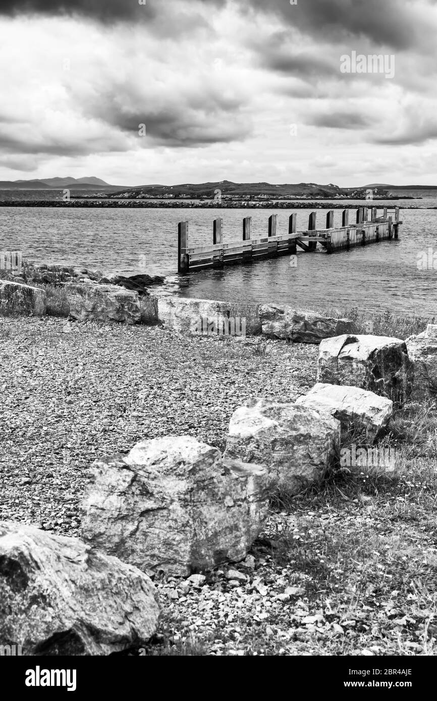 Dunkle Wolken am Himmel, es regnet sofort. Stockfoto