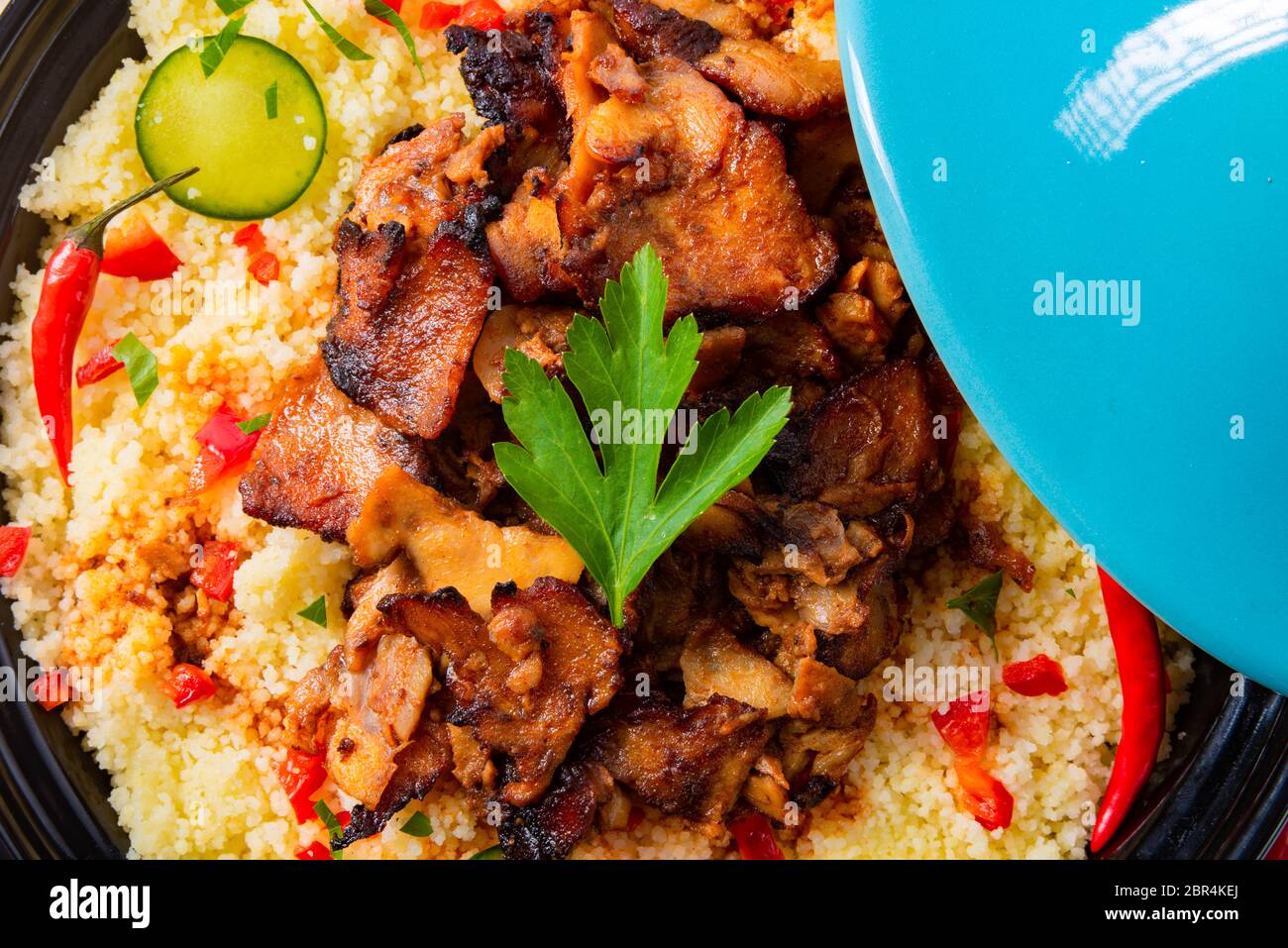 Marokkanisches lamm tajine mit couscous -Fotos und -Bildmaterial in ... Marokkanisches lamm tajine mit couscous -Fotos und -Bildmaterial in ...
