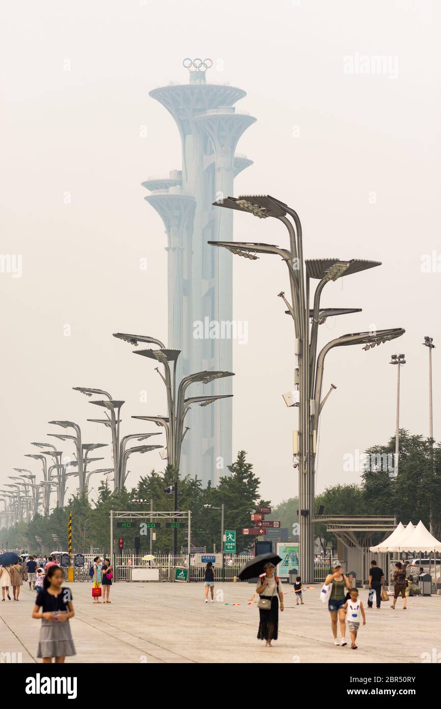 Peking / China - 17. Juli 2016: Olympic Green, Olympic Park im Chaoyang Bezirk von Peking, für die Olympischen Sommerspiele 2008 gebaut, während einer schweren Stockfoto