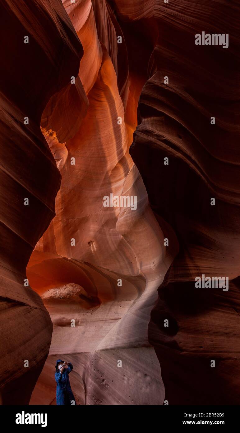 Antilope Canyon Tourist trägt Maske, die Foto Stockfoto
