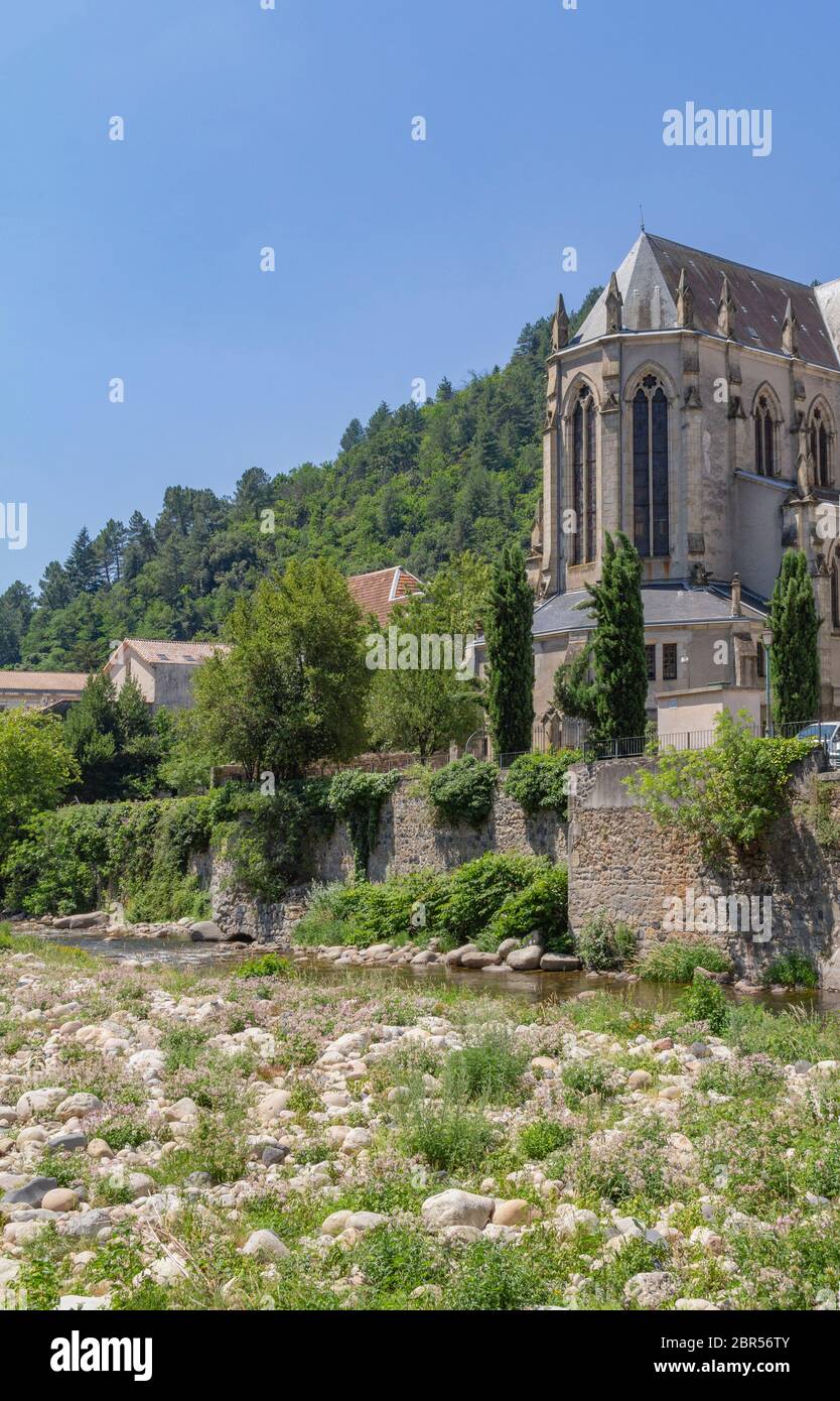 Landschaft rund um Vals-les-Bains, Gemeinde im Département Ardèche Abteilung an der Volane Fluss in Südfrankreich Stockfoto