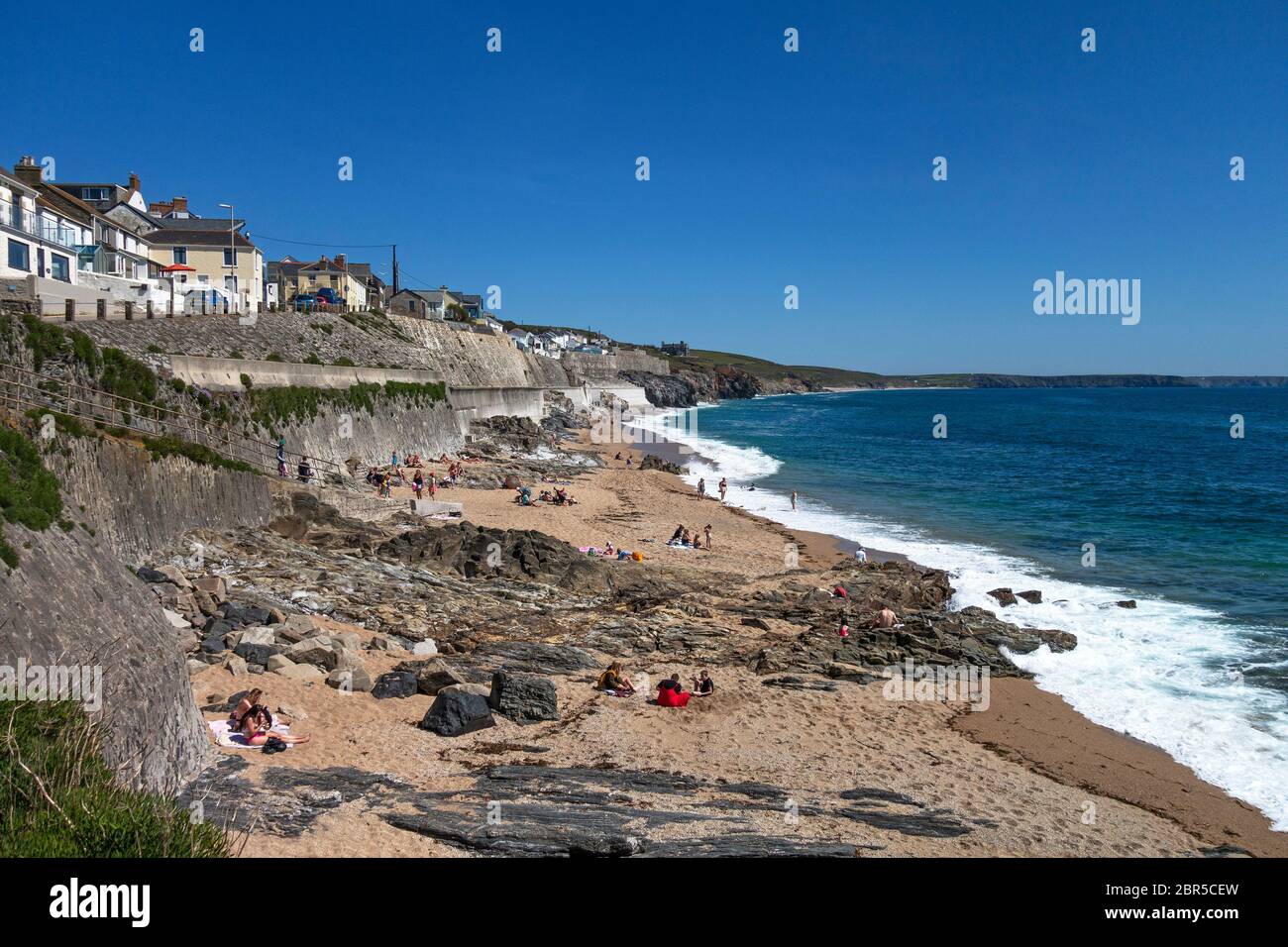 Frühsommer am Strand von Porthleven in cornwall, englnad, großbritannien, großbritannien. Stockfoto