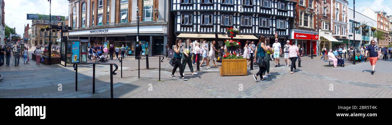 Marks & Spencers und Stockes Coffee Shop, High Street, Lincoln Stockfoto