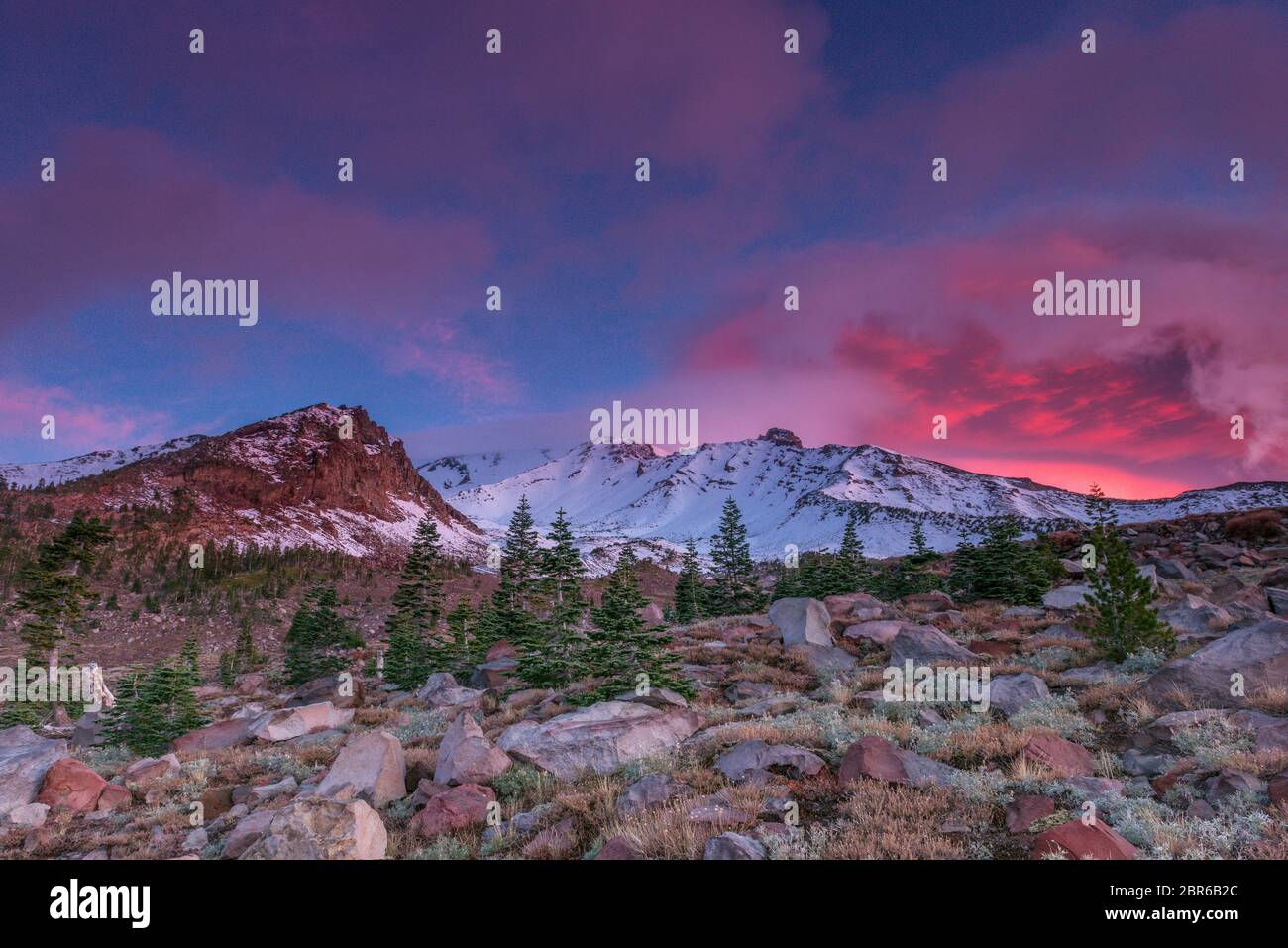 Dawn, Mount Shasta, Shasta-Trinity National Forest, Kalifornien Stockfoto