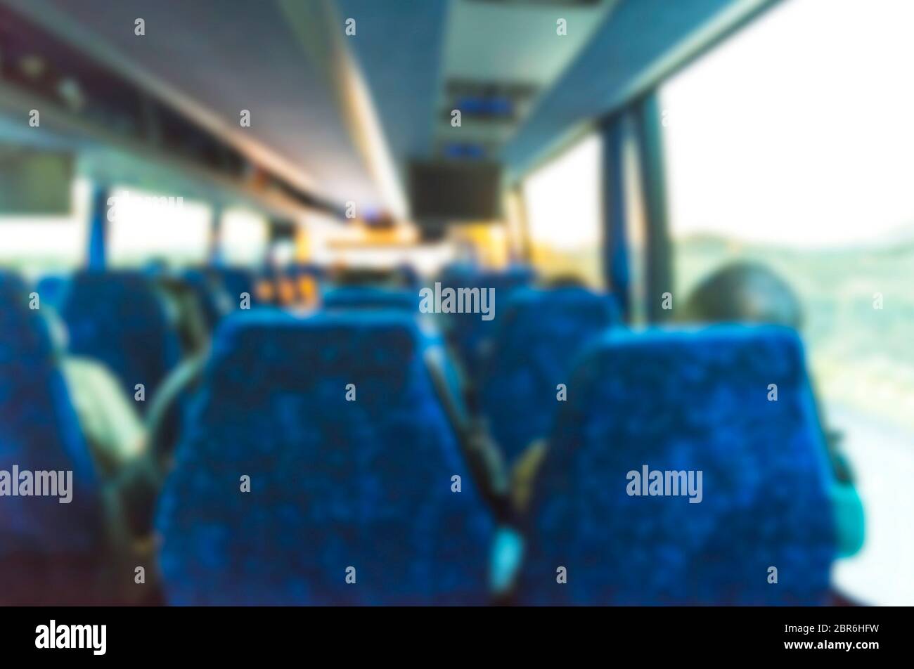 Blick in die Bustour am Morgen. -Blur. Stockfoto
