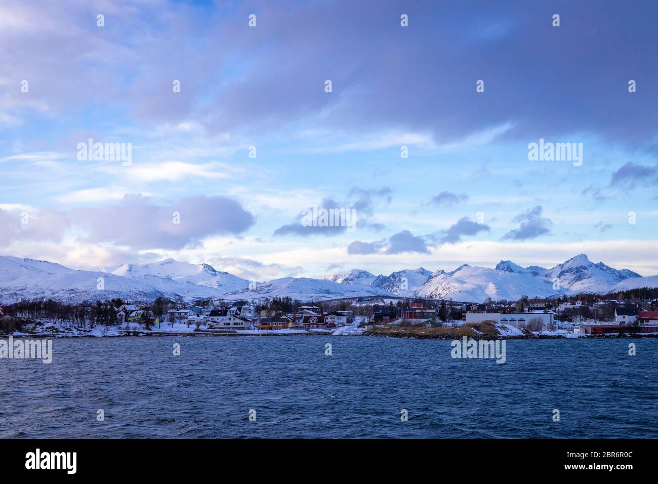 Ankunft in Tromsø mit einem alten Kreuzfahrtschiff Stockfoto