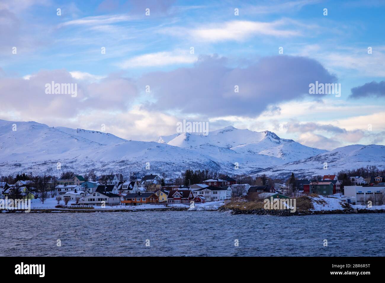 Ankunft in Tromsø mit einem alten Kreuzfahrtschiff Stockfoto
