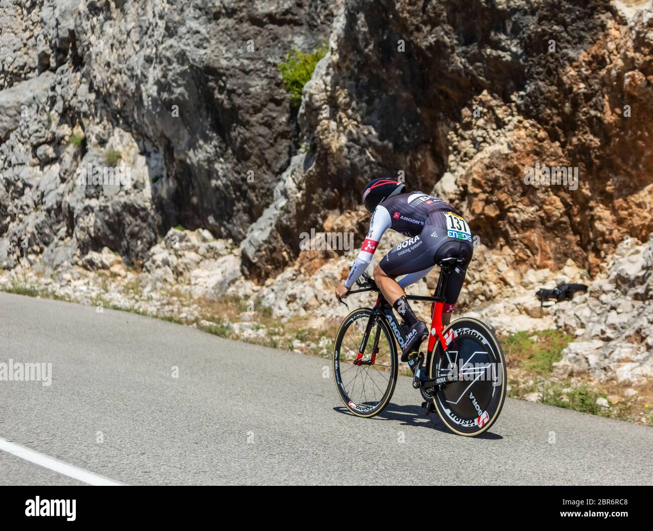 Col du Serre de Tourre, Frankreich - Juli 15,2016: Der österreichische Radsportler Patrick Konrad von Bora-Argon 18 Team fährt in einem Einzelzeitfahren der Etappe i Stockfoto