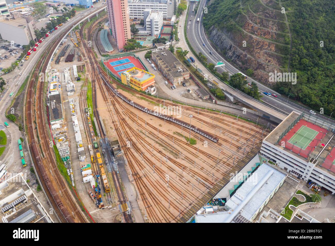Chai Wan, Hongkong 02. Mai 2019: Drohnenflug über den Bahnhof von Hongkong Stockfoto