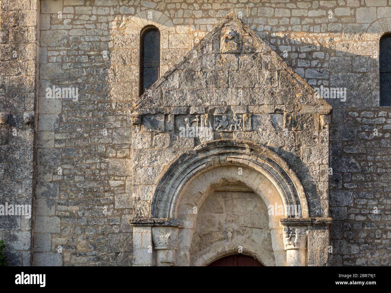 Alte Kirche in Weiler de Saint Georges de Montagne in der Nähe von Saint Emilion, Gironde, Frankreich Stockfoto