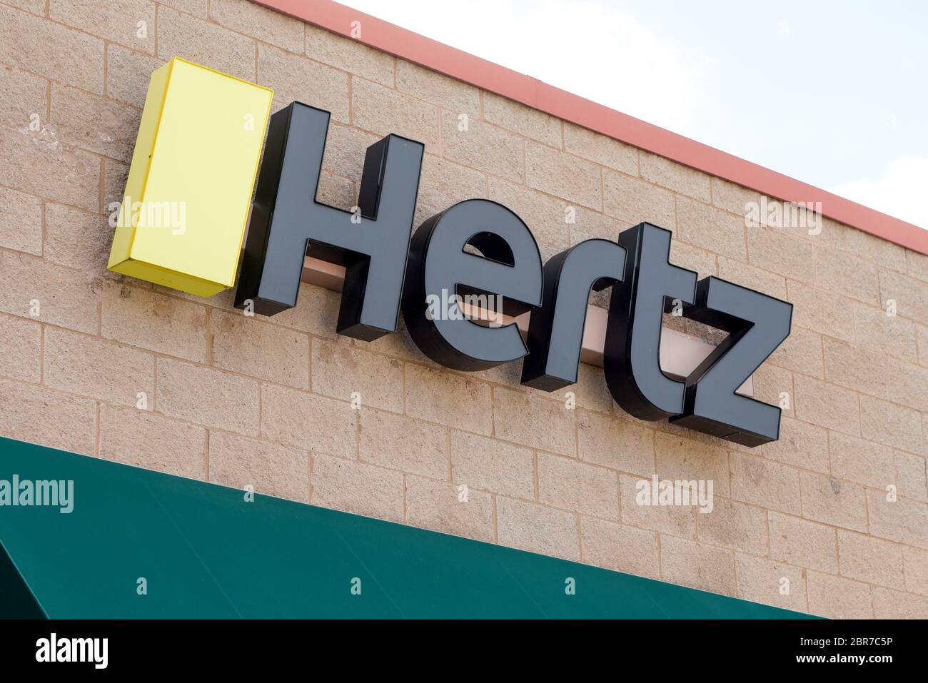 St. Charles, Illinois, USA. Mai 2020. Autovermietung Riese Hertz Global Holdings Inc versucht, ein Geschäft zu erarbeiten, um Konkurs zu vermeiden. Eine Liquidation der Fahrzeugflotte von Hertz könnte der Gebrauchtwagenindustrie schaden, indem sie den Markt mit Inventar überschwemmt. Diese Hertz Mietanlage in St. Charles, Illinois, war am Mittwoch, den 20. Mai 2020, zur Geschäftsstelle geöffnet. Kredit: Mark Black/ZUMA Wire/Alamy Live News Stockfoto