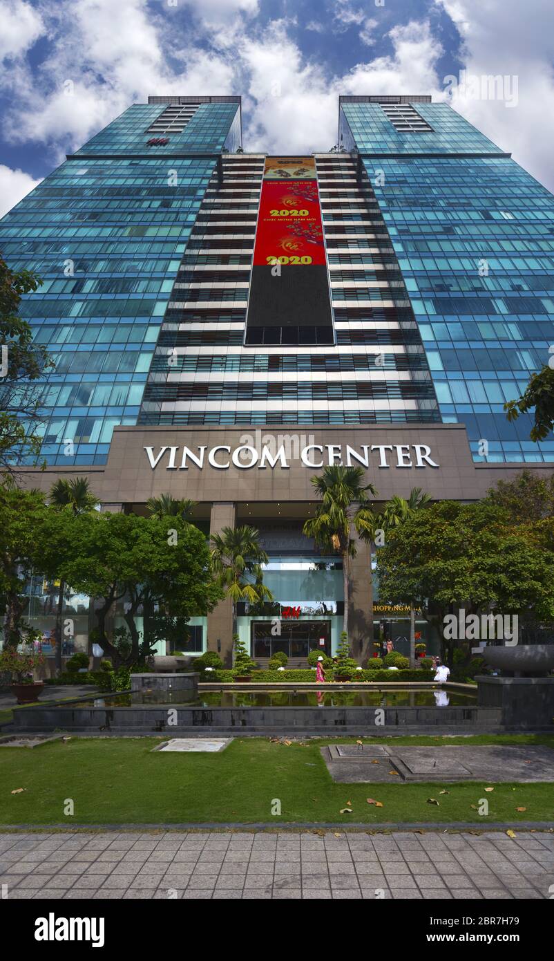 Vincom Center Tower Building, größte Shopping Mall im Stadtzentrum von Ho Chi Minh, mit Flagship-Stores vieler internationaler Luxusmarken Stockfoto