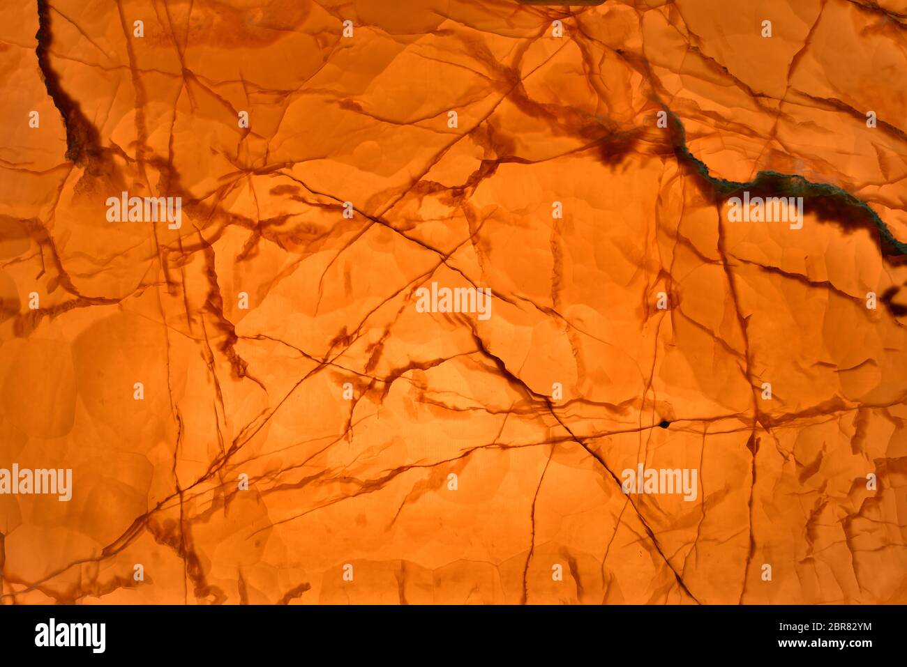 Natürliches Muster von Onyx rote Farbe poliert Scheibe Mineral. Extrem hohe Auflösung Stockfoto