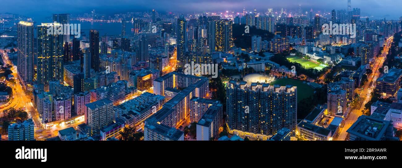 Hung Hom, Hongkong 14. Mai 2019: Luftaufnahme der Stadt Hongkong bei Nacht Stockfoto