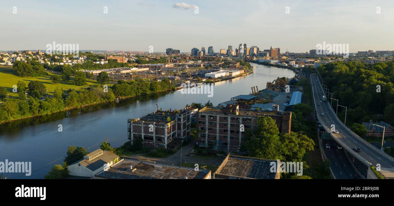 Der James River fließt durch die Innenstadt von Metro Area von Newark New Jersey Stockfoto