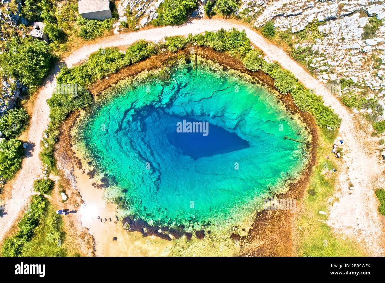 Der Fluss Cetina Quelle oder das Auge der Erde Luftbild, Dalmatinische Hinterland von Kroatien