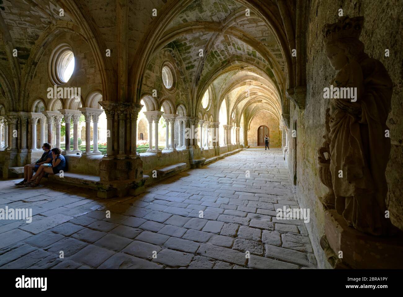 Kloster Abbaye Sainte-Marie de Fontfroide oder Abtei Fontfroide bei Narbonne, Departement Aude, Occitanie, Frankreich, Stockfoto