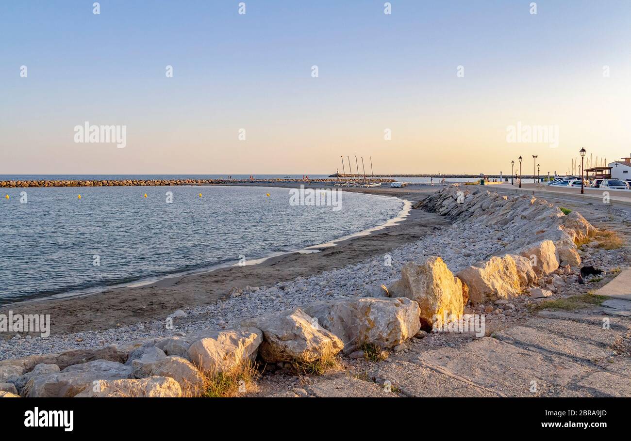 Küstenlandschaft in Saintes-Maries-de-la-Mer, der Hauptstadt der Camargue im Süden Frankreichs Stockfoto