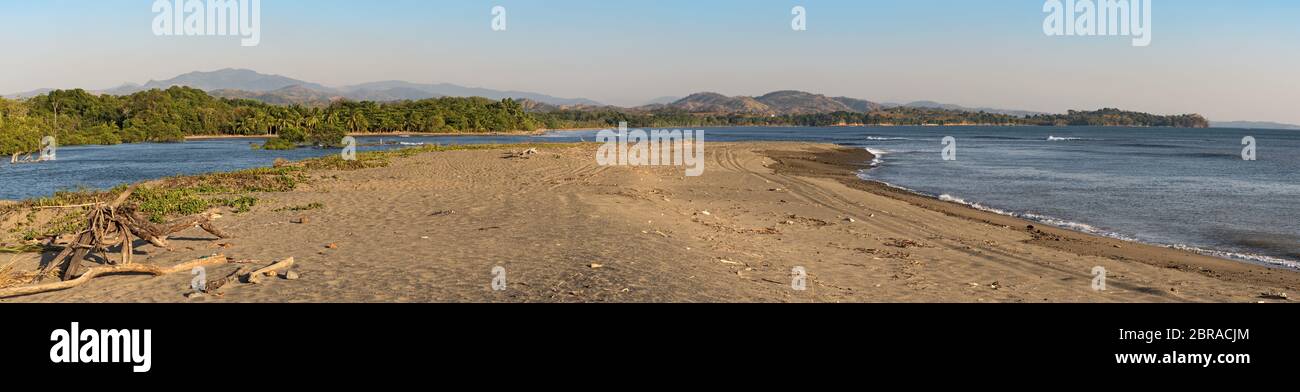 Sandbank an der Mündung des Flusses Mariato im Pazifischen Ozean in der Provinz Veraguas Panama Stockfoto
