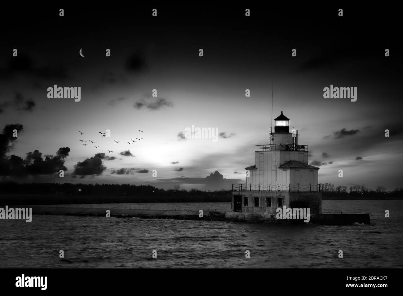 Ein Maiabend am Hafen und Leuchtturm in Manitowoc, Wisconsin. Stockfoto