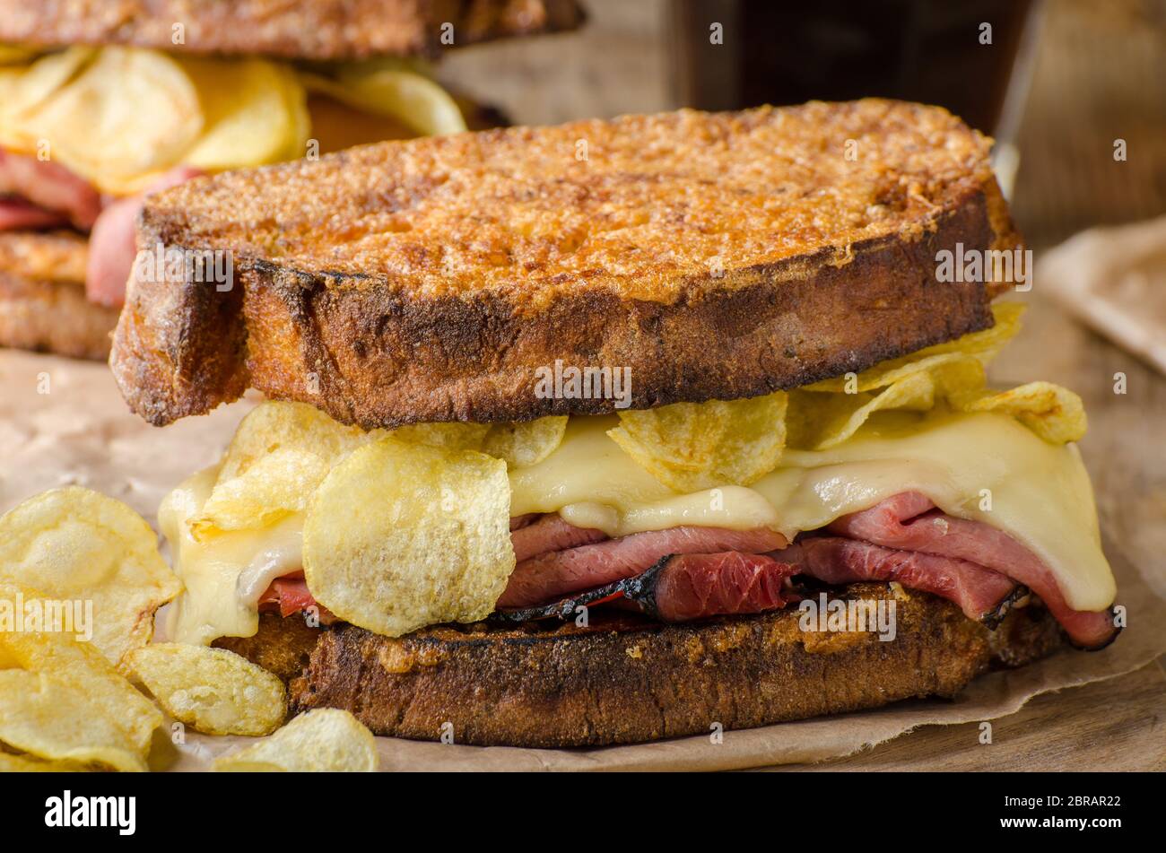 French Toast salzig Stil, mit Fleisch und Pommes frites, rustikalen Stil  Foto Stockfotografie - Alamy