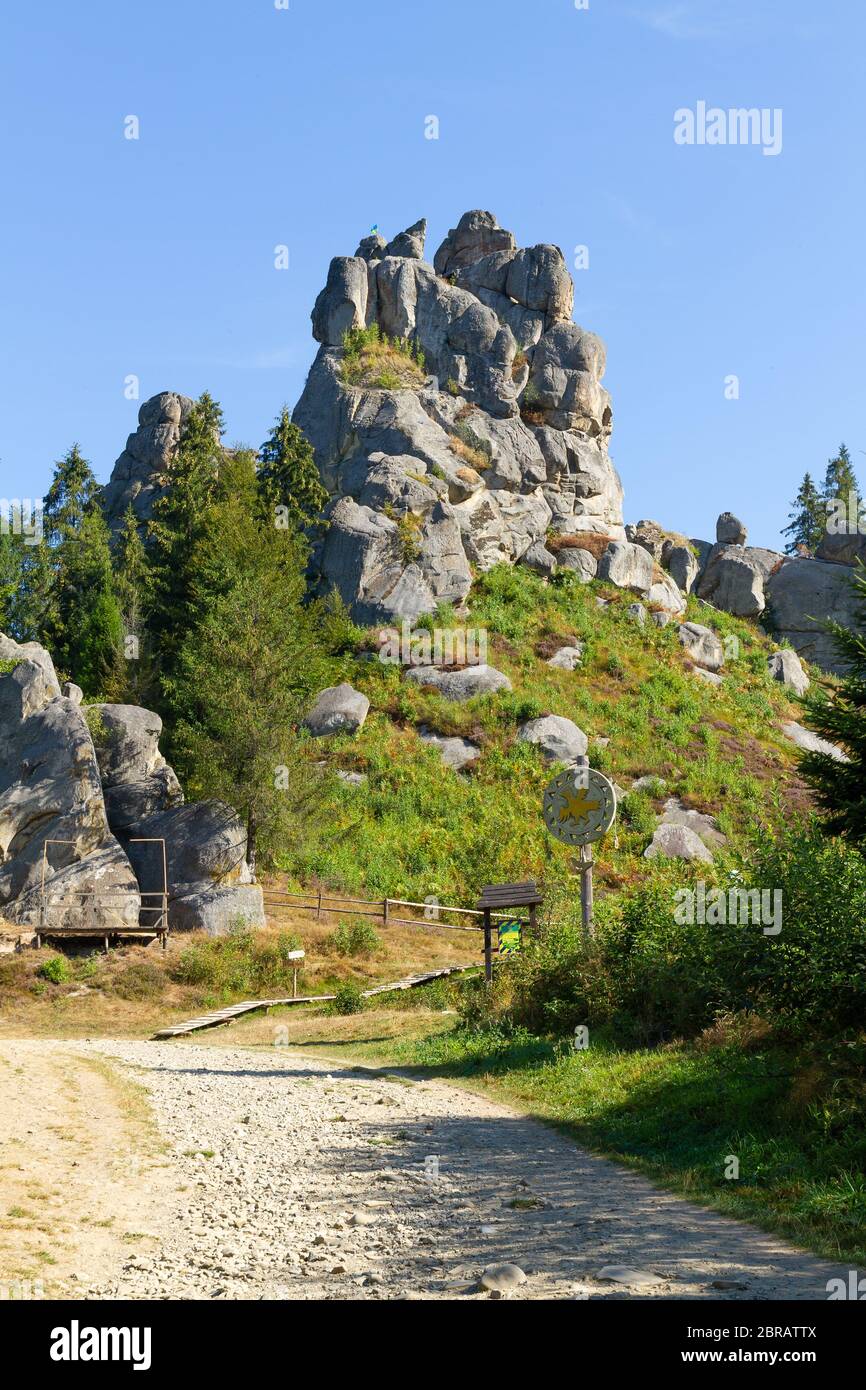 Urich Dorf, Lviv Region, Ukraine, 25. August 2015:Nationalmuseum Tustan Festung in den Karpaten in Urich, Ukraine Stockfoto