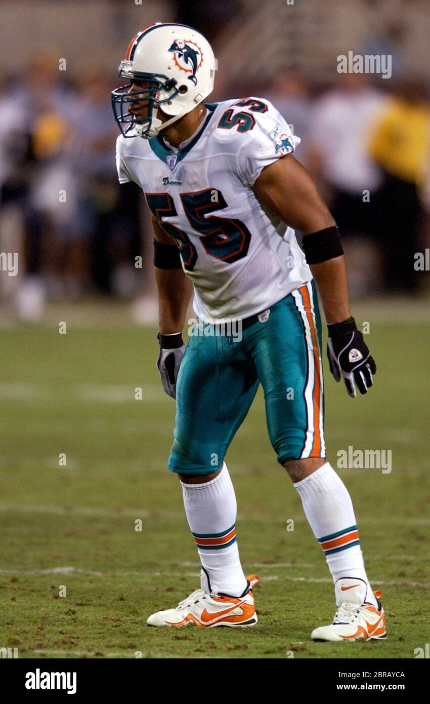 Tempe, United States. 27th Oct, 2003. Miami Dolphins linebacker Junior Seau  plays his first game against his former team, the San Diego Chargers.The  Dolphins defeated the Chargers, 26-10. on Monday, Oct. 27