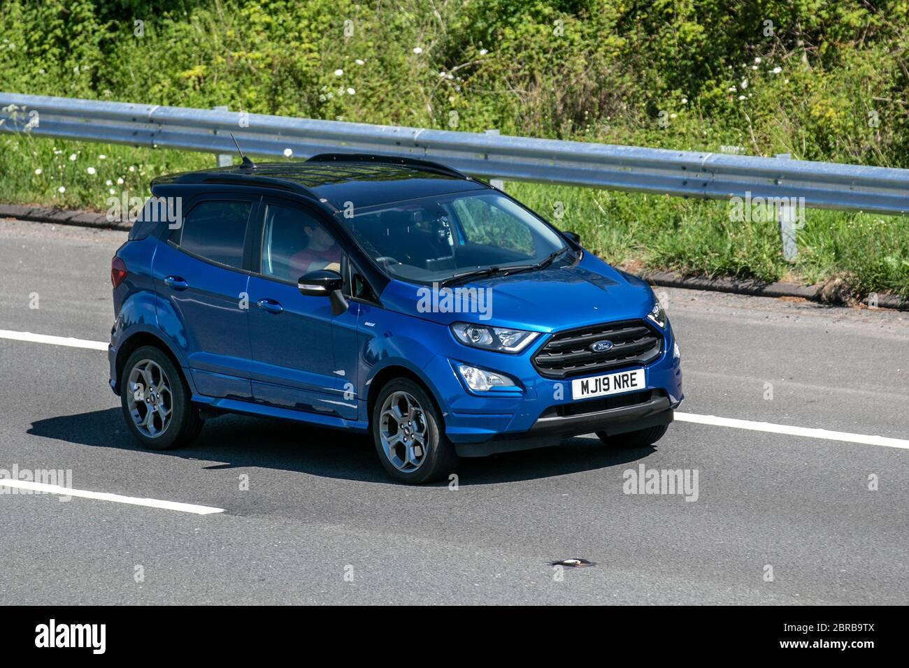 2019 blau Ford EcoSport St-Line; Fahrzeugverkehr bewegende Fahrzeuge, Fahren Fahrzeug auf UK Straßen, Motoren, Autofahren auf der Autobahn M6 Stockfoto