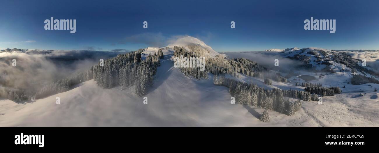 Berggipfel hohe Salve, Berge mit Schnee im Winter, Luftaufnahme, Brixen im Thale, Tirol, Österreich Stockfoto