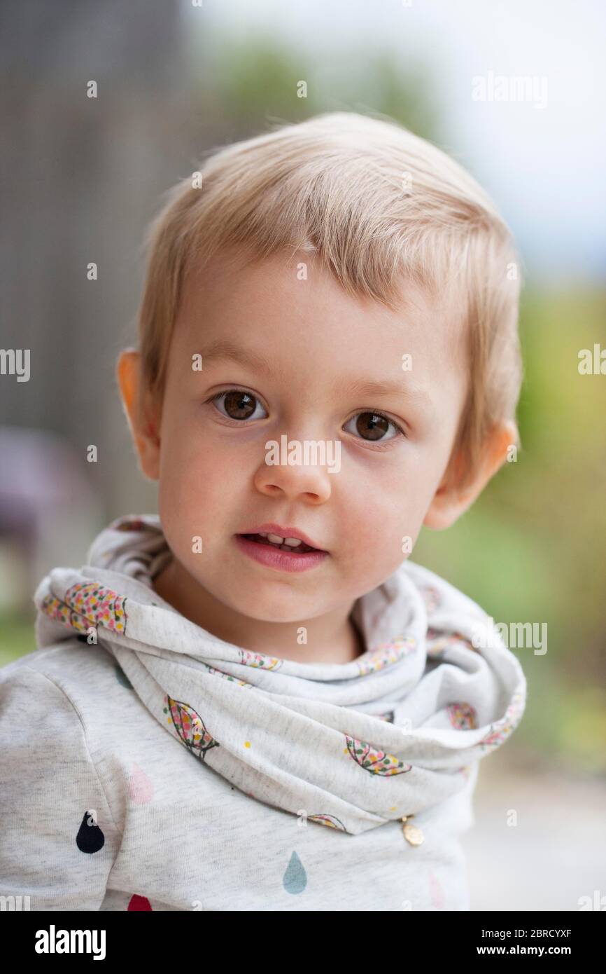 Porträt, blonde kleine Mädchen, Österreich Stockfoto