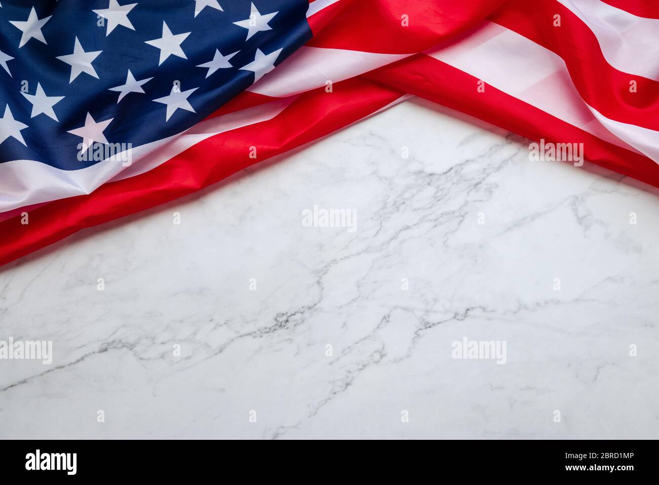 Vintage amerikanische Flagge isoliert auf mable Hintergrund mit Kopierraum für Text. Flagge amerika Hintergrund Banner für Unabhängigkeit Tag, Feiertag Feier Stockfoto
