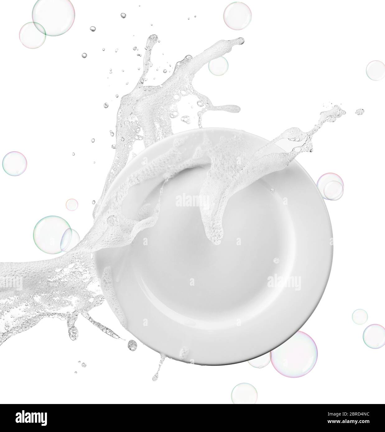 Wasser mit Seife und Seifenblasen auf Platte spritzt Stockfoto