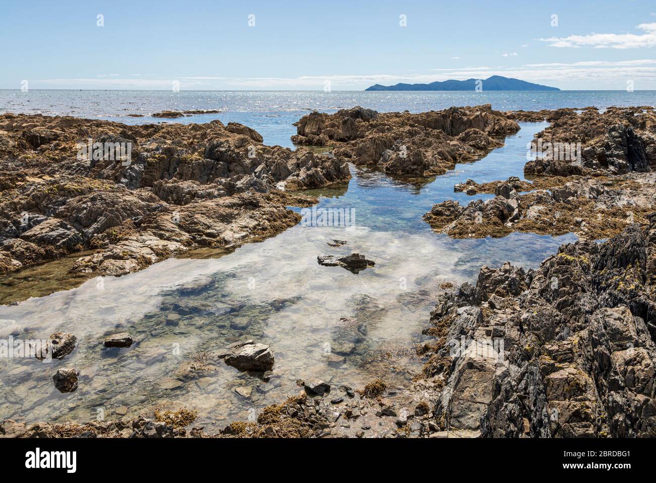 Pukerua Bay und Kapiti Island, Porirua, Wellington Region, Kapiti Coast, NorthIsland, Neuseeland Stockfoto