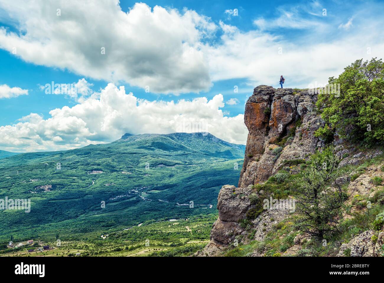 Touristen auf dem Demerdji-Berg. Landschaft der Krim, Russland. Stockfoto