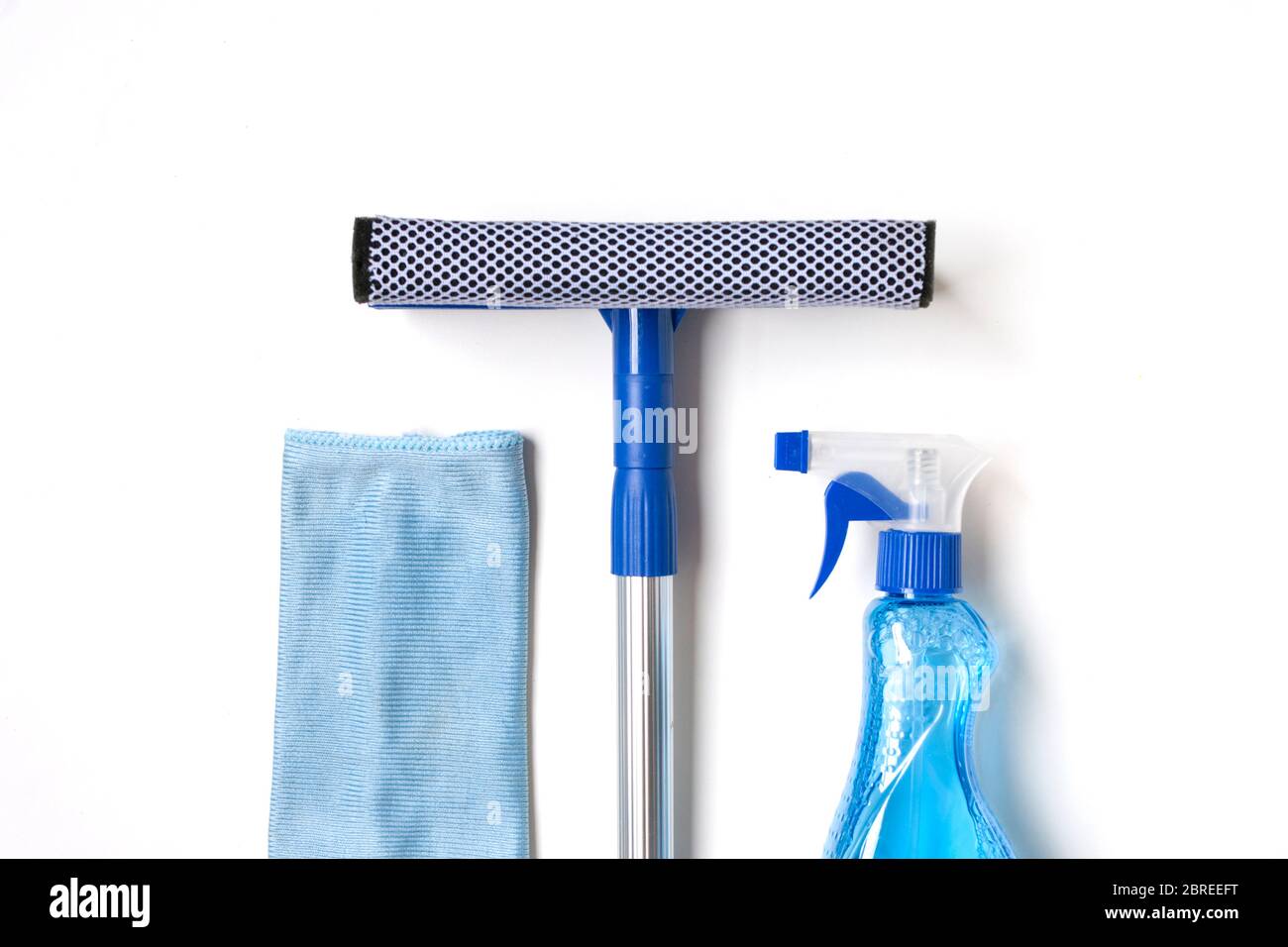 Werkzeuge zum Reinigen von Fenstern und Spiegeln. Zimmerreinigung. Stockfoto