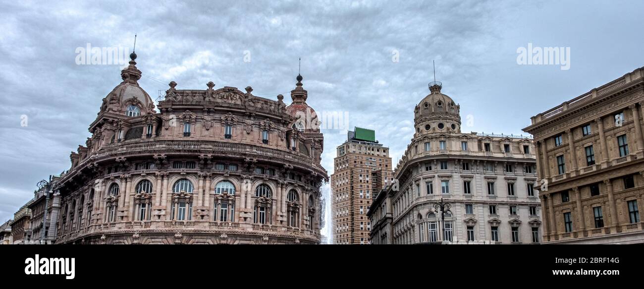 Horizontaler Hintergrund von italien - ligurien Region - Genova Stadt historischen Gebäuden der Piazza De Ferrari Platz Stockfoto